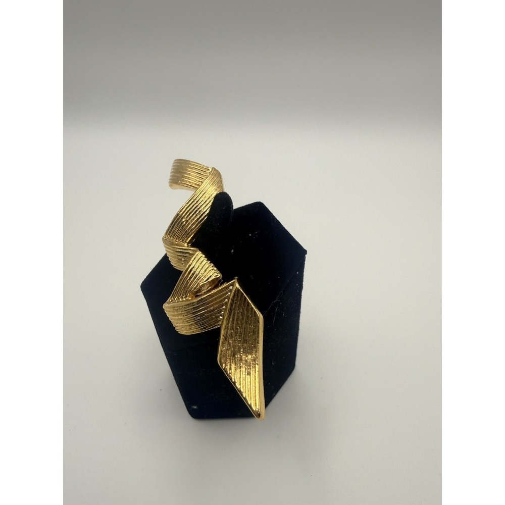 GERRY'S -PIN/BROOCH-GOLDTONE ZIGZAG-OR LETTER "M"-OR LETTER " W" - A 1-11 - Picture 3 of 6